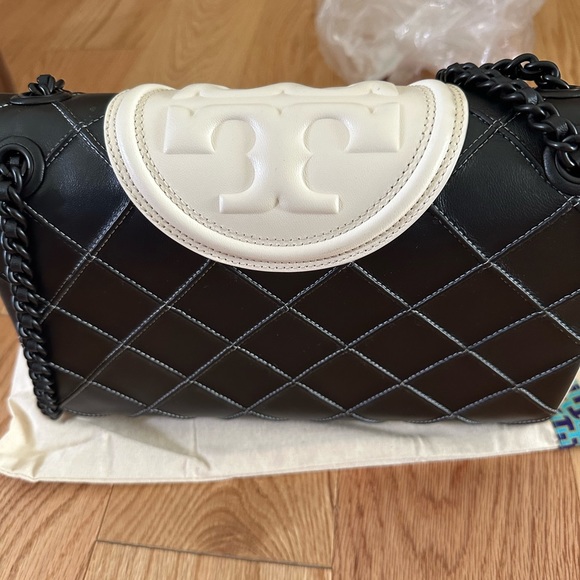 Fleming Soft Spectator Quilted  Leather Convertible Shoulder Bag. - Picture 2 of 11